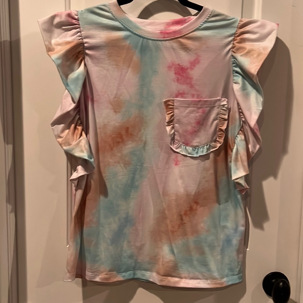 Amazon tie dye shirt size small.
